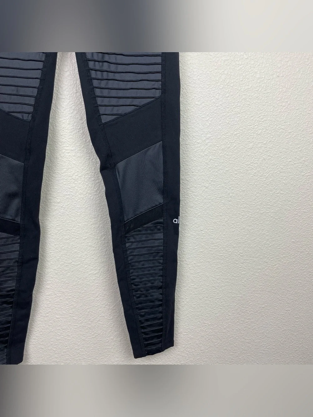 Alo Yoga Women's Small Black Moto Panel Leggings Mid Rise Athletic Casual Gym